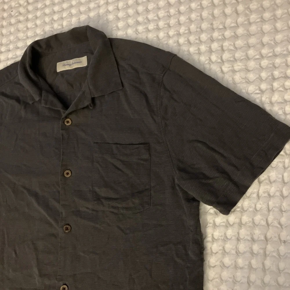 Tommy Bahama Shirt Hawaiian 100% Silk Button‎ Up Short Sleeve Gray Mens Medium